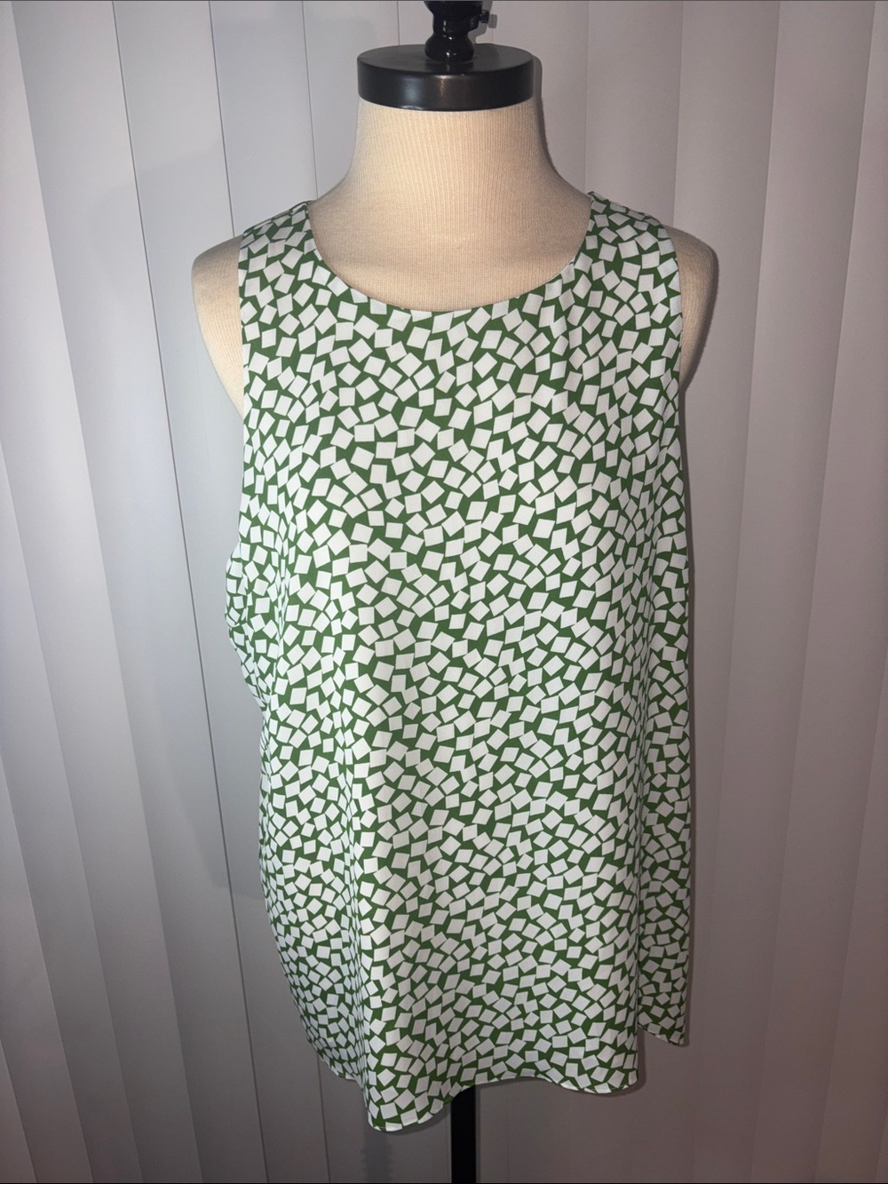 Vince Camuto Green & White Geometric Mosaic Sleeveless Hi-Lo Blouse Shell Large